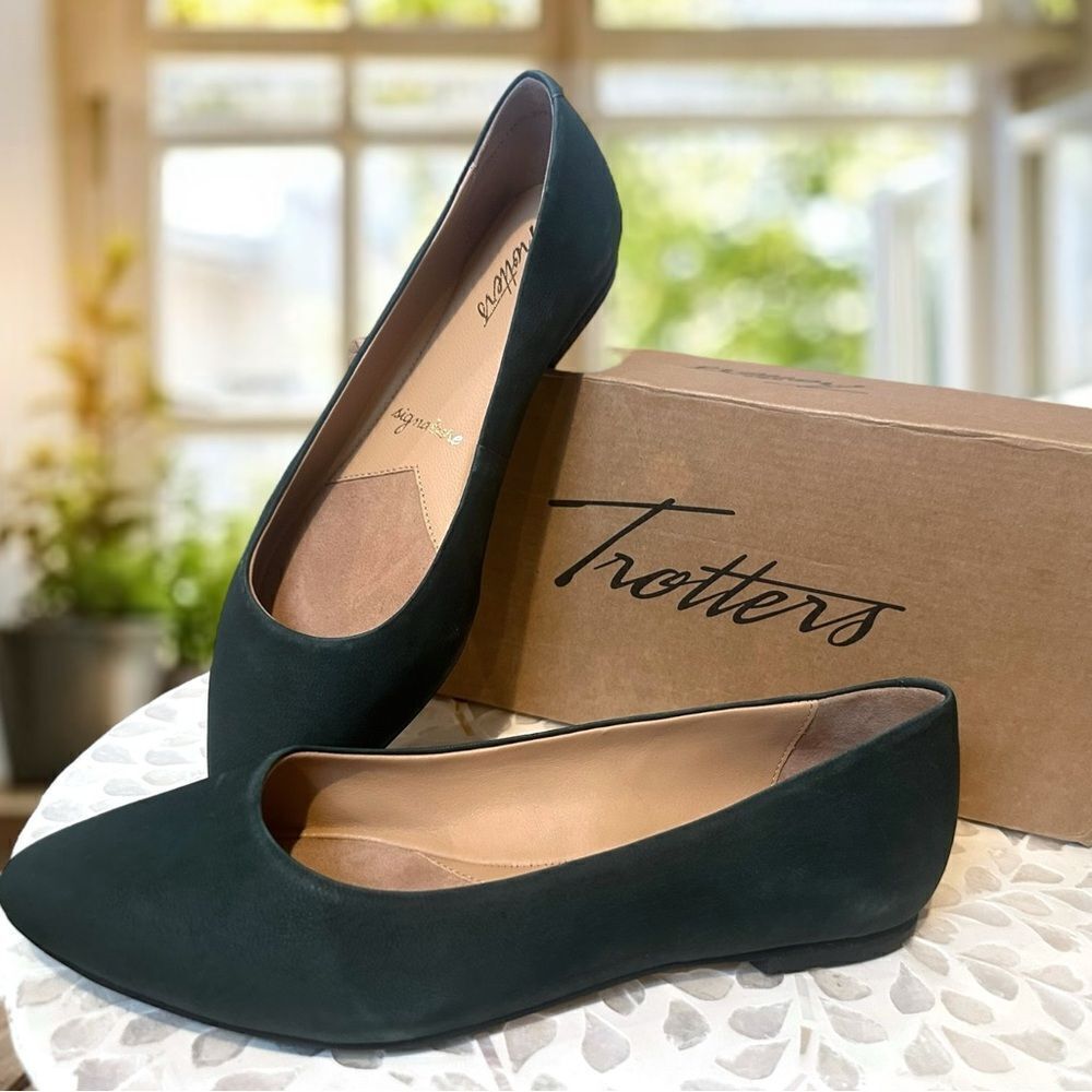 Trotters Estee Ballet Flat Slip-On Shoes Dark Green Nubuck Size 8.5